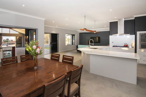 Geographe House - Mackay Tourism 3