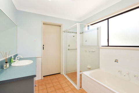 Getaway South Coast - Holiday House With Pool - Mackay Tourism 2