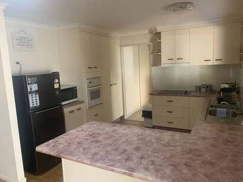 Gin Gin Budget Accommodation - Mackay Tourism 3
