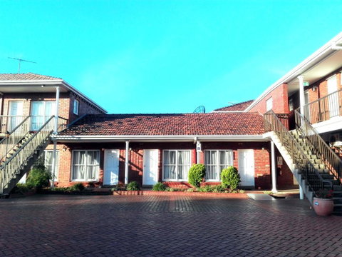 Glen Inn - Mackay Tourism 0