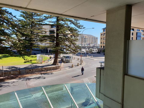 Glenelg Getaway 3 Bedroom Apartment - Mackay Tourism 1
