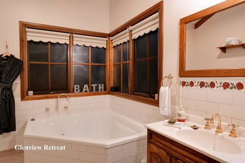 Glenview Retreat Luxury Accommodation - Mackay Tourism 2
