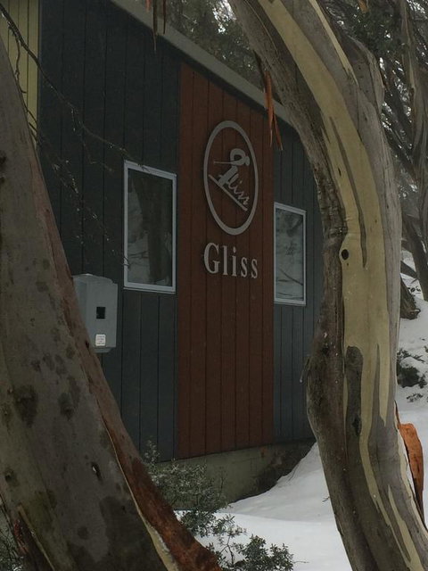 Gliss Ski Club - Mackay Tourism 0