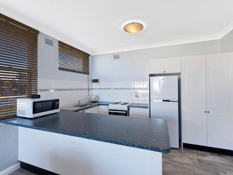 Golden Sands Apartment 10 - Mackay Tourism 3
