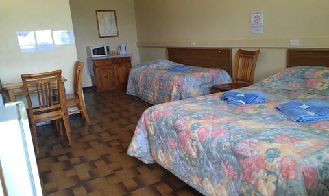 Goolgowi Highway Motel - Mackay Tourism 1