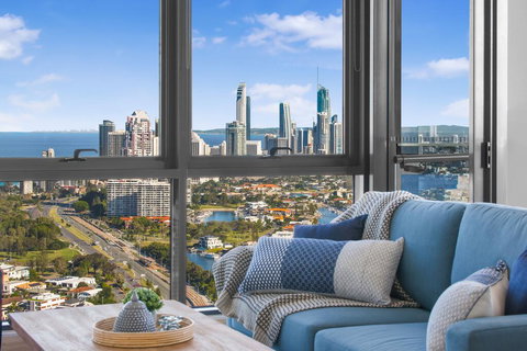 Grand Beach Views In 2-Bed Apartment With Balcony - Mackay Tourism 1