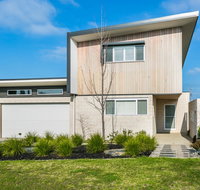 Grandview Luxury 11 - Mackay Tourism