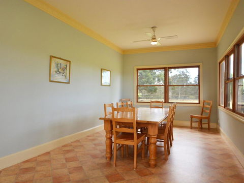 Grasmere Estate Homestead - Hear The Lions Roar From Nearby Hunter Valley Zoo - Mackay Tourism 1