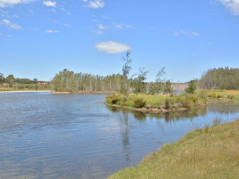Grasmere Estate Homestead - Hear The Lions Roar From Nearby Hunter Valley Zoo - Mackay Tourism 0