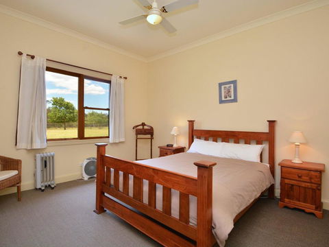 Grasmere Estate Homestead - Hear The Lions Roar From Nearby Hunter Valley Zoo - Mackay Tourism 2