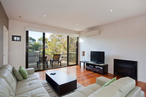 Great Ocean Retreat 5-7 - Mackay Tourism 2