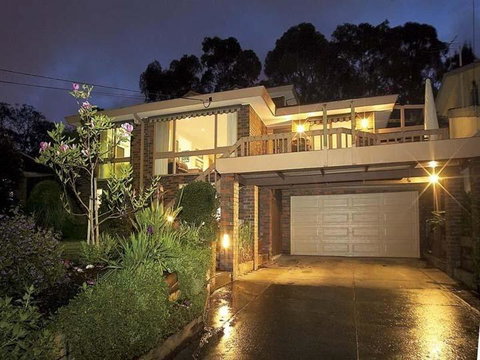 Great Views/Location 5 Bedrooms In Glen Waverley - Mackay Tourism 0