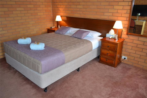 Grong Grong Motor Inn - Mackay Tourism 1