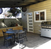 Guesthouse with Pool  BBQ - 10 kms from CBD - Mackay Tourism