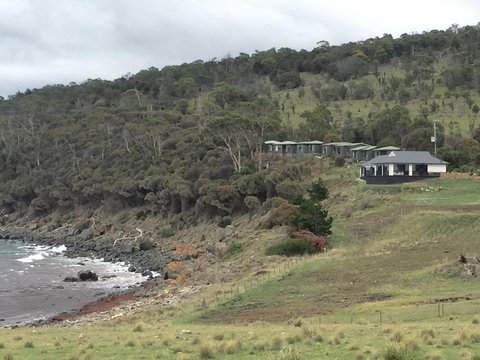 Hamptons On The Bay - Mackay Tourism 0