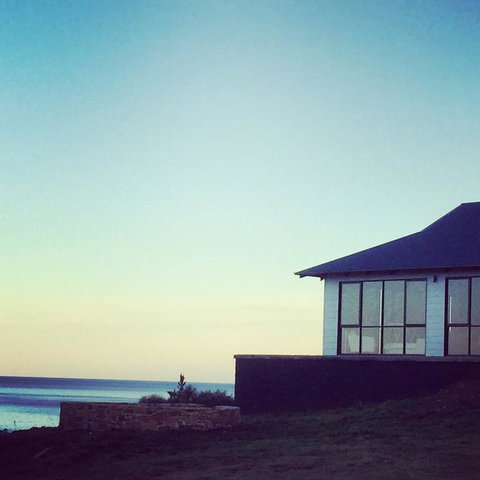 Hamptons On The Bay - Mackay Tourism 3