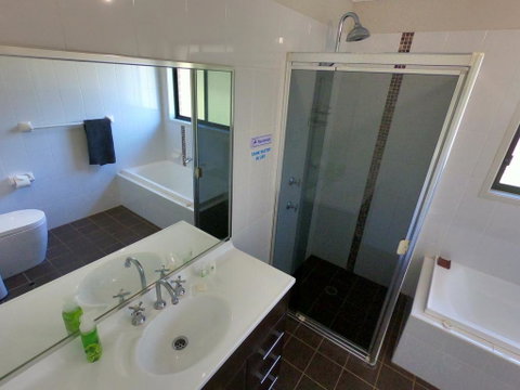 Hartley Hill Top Views - Mackay Tourism 3