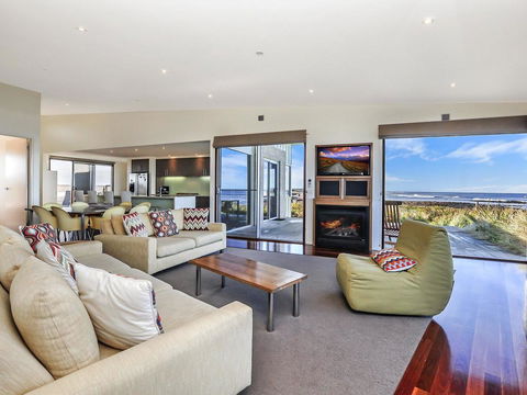 HEARN'S BEACHSIDE VILLA 9 - Mackay Tourism 2