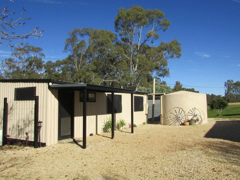 HEATHCOTE SHIRAZ COUNTRY STAYS - Mackay Tourism 0