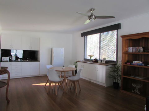 HEATHCOTE SHIRAZ COUNTRY STAYS - Mackay Tourism 1
