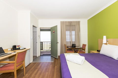 Hedland Hotel - Mackay Tourism 3