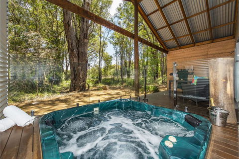 Hidden Valley Eco Spa Lodges & Day Spa - Mackay Tourism 1