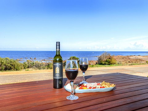 High Tide - Wallaroo Beachfront Property - Pet-Friendly - Mackay Tourism 0