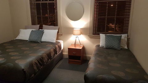 Highlands Hotel - Mackay Tourism 1
