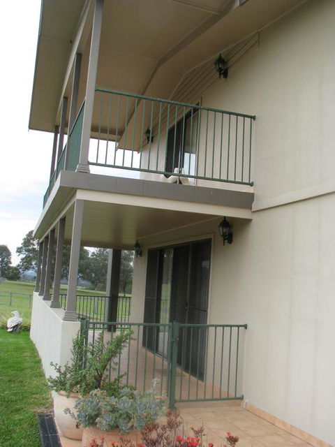 Hill Top Villas - Mackay Tourism 3