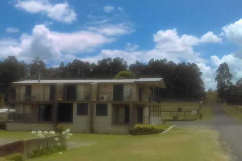 Hill Top Villas - Mackay Tourism 1
