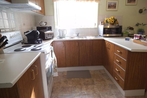 Hillview B & B Forbes - Mackay Tourism 1