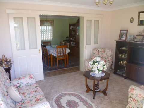 Hillview B & B Forbes - Mackay Tourism 0