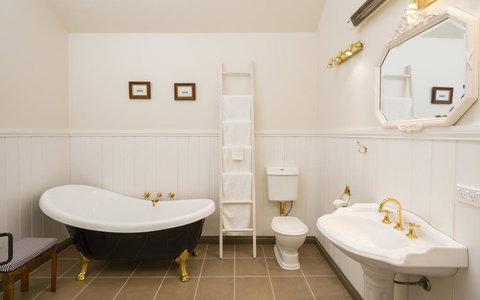 Historic Timboon House Stables & Gardens - Mackay Tourism 3