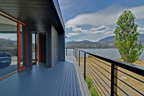 Hobart Waterfront Luxury Retreat - Mackay Tourism 0