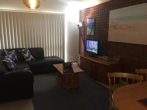 Holiday Home In The Heart Of Anglesea - Mackay Tourism 3