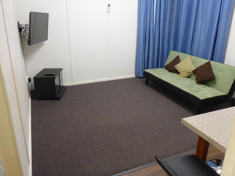 Holiday House Clermont - Mackay Tourism 3