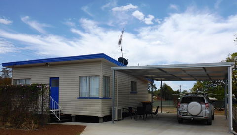 Holiday House Clermont - Mackay Tourism 0