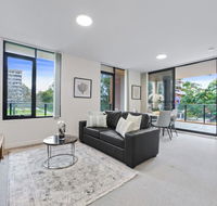 HomeHotel walking distance to Train and Westfield. - Mackay Tourism