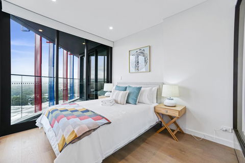 HomeHotel-Luxury Home, High Rise With View. - Mackay Tourism 0