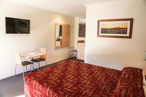 Hotel Canobolas Motel And Units - Mackay Tourism 3
