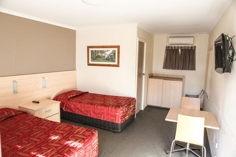 Hotel Canobolas Motel And Units - Mackay Tourism 2