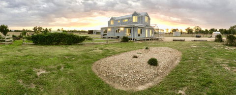 Jackaleah Farm Stay - Mackay Tourism 0