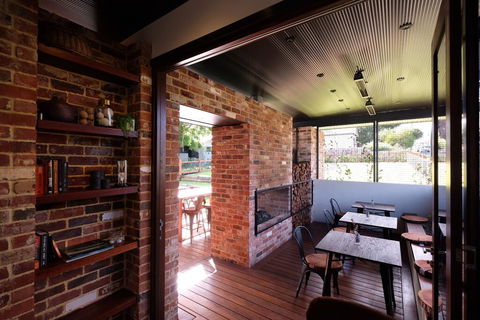 Jaspers Cabins - Mackay Tourism 2