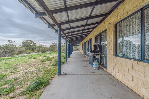 Kangaroo Lake Homestead - Mackay Tourism 1