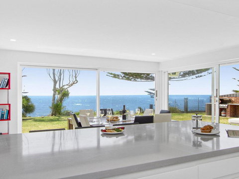 Karelda - Absolute Waterfront Pet Friendly Property - Mackay Tourism 1