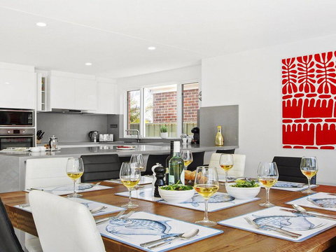 Karelda - Absolute Waterfront Pet Friendly Property - Mackay Tourism 2