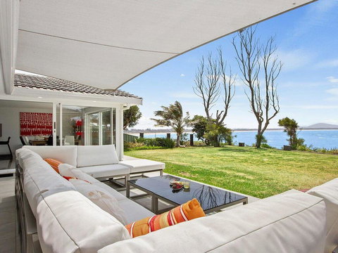 Karelda - Absolute Waterfront Pet Friendly Property - Mackay Tourism 0