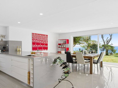 Karelda - Absolute Waterfront Pet Friendly Property - Mackay Tourism 3