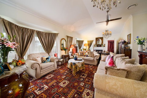 Katoomba Manor - Mackay Tourism 1