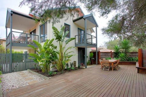 Kava Villa Cowes - Mackay Tourism 0